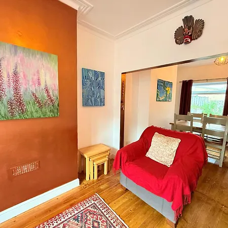 Victorian 2 Bedroom House Near Centre * Bristol