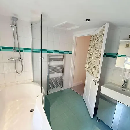 Victorian 2 Bedroom House Near Centre Hébergement de vacances Bristol